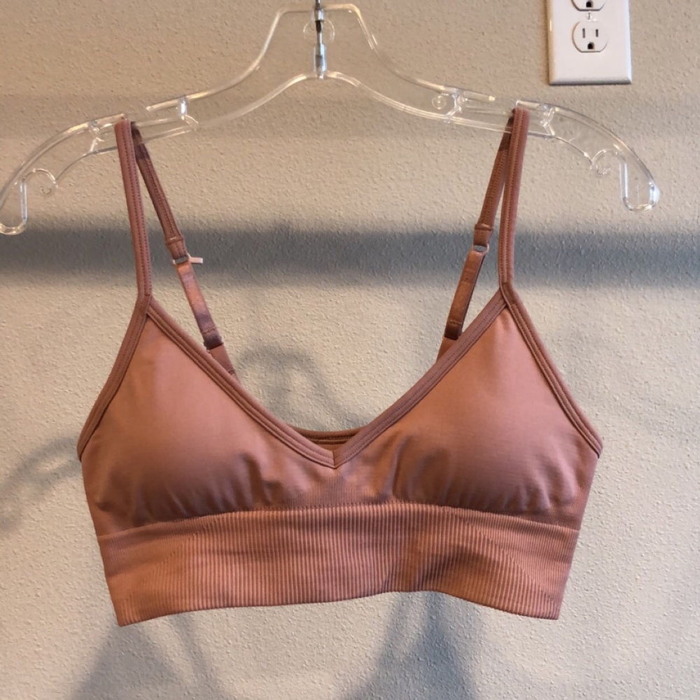 Lululemon blush colored sports bra 😍